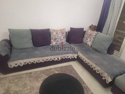 ركنة وكنبة (بتفتح سرير) وبوف بحالة جيدة