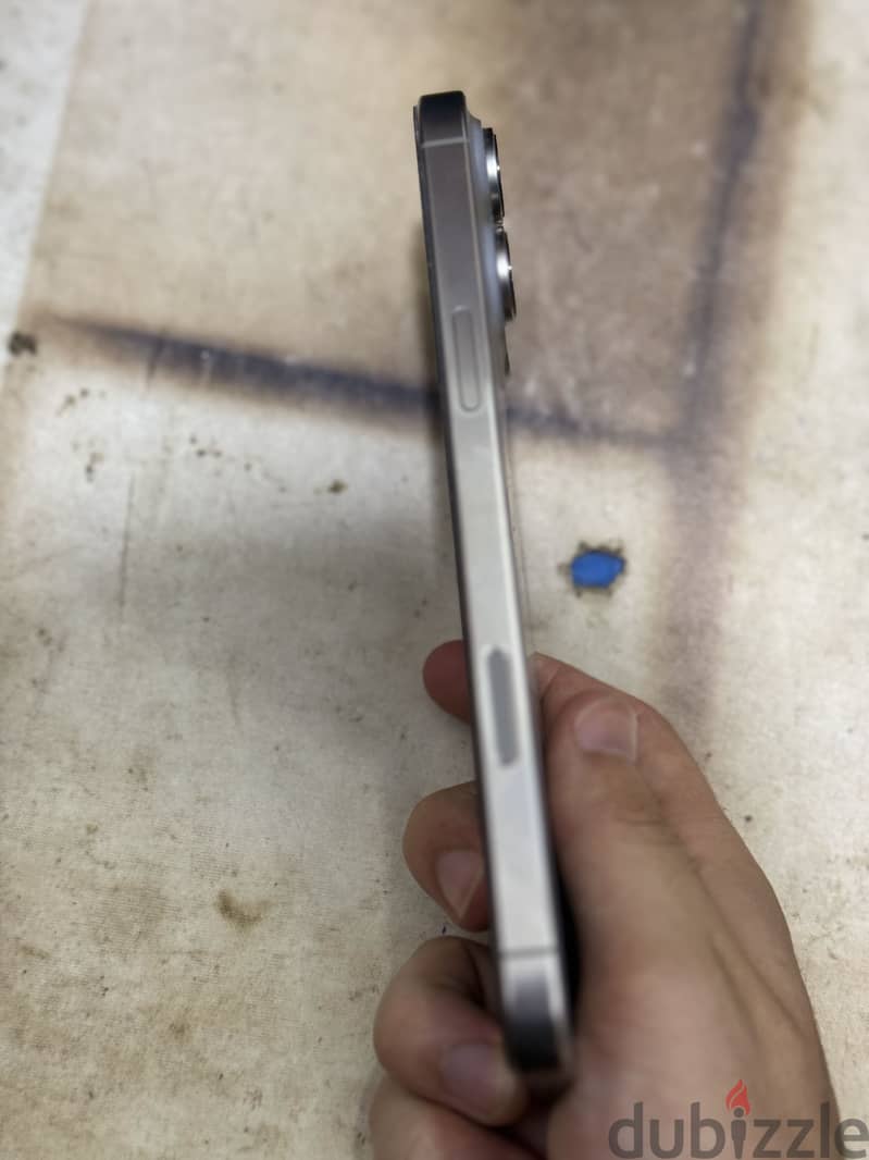 Apple - iPhone 16 Pro Max 3
