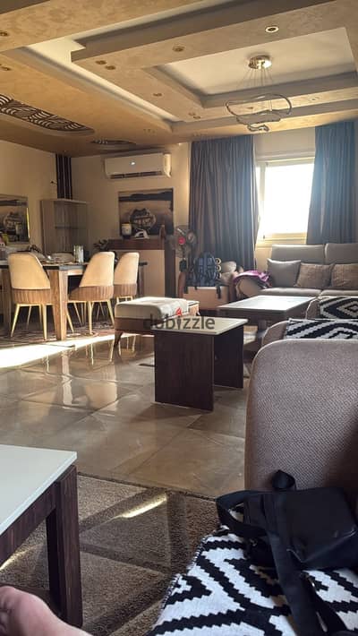 Apartment for sale in Zahraa El Maadi, Upper Merag, with a front and sea view.  Area: 200 sq m Consists of 3 bedrooms, reception, kitchen, and 2 bathr