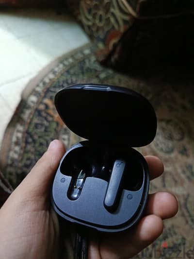 متاح بيع فرده سماعه يمين و بوكس السماعة نوعها soundcore R50i