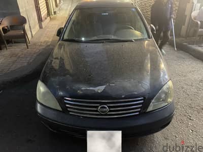 Nissan Sunny 2012