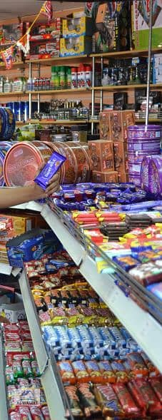 بمدينة الشروق   محل ٤٢ متر بالحي الثالث شرق متأجر50 الف  النشاط سوبر ماركت مترخص وشغال   مشترك في انستاشوب وطلبات موقع راقي جدا