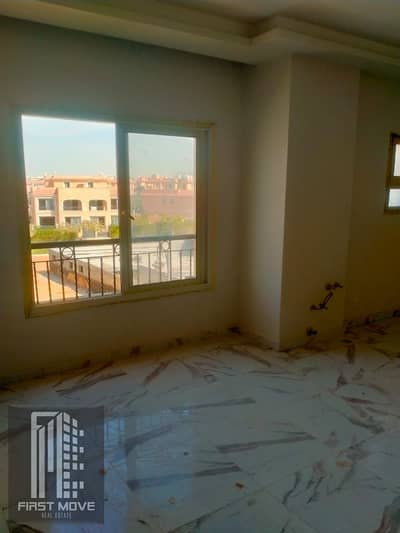 Townhouse in Al-Shorouk delivery now with high end Super Lux finishing. Located directly opposite Madinaty on the Suez Road