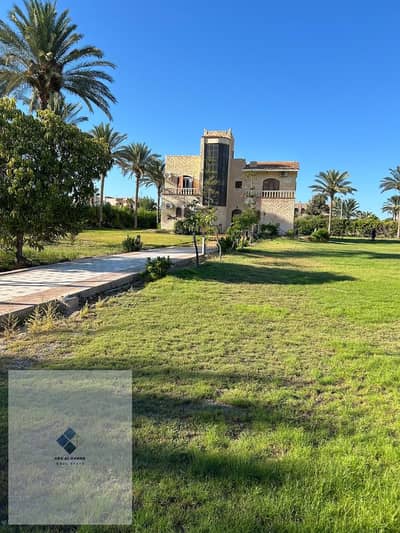 تقدم لكم شركة أبا الدهب للتسويق العقاري هذه الفيلا المميزة للبيع في مارينا 1 – منطقة الغابات، وتتميز بمساحتها الكبيرة وإحاطتها بمساحات خضراء واسعة