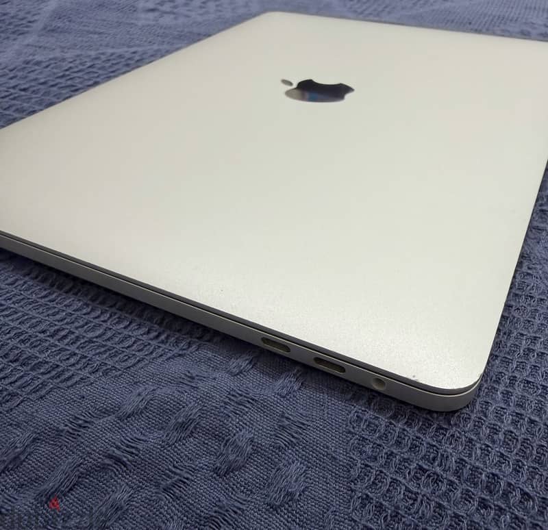MacBook Pro 13” 2020 intel i7 3