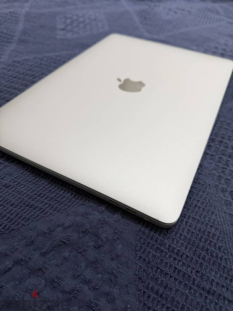 MacBook Pro 13” 2020 intel i7 4