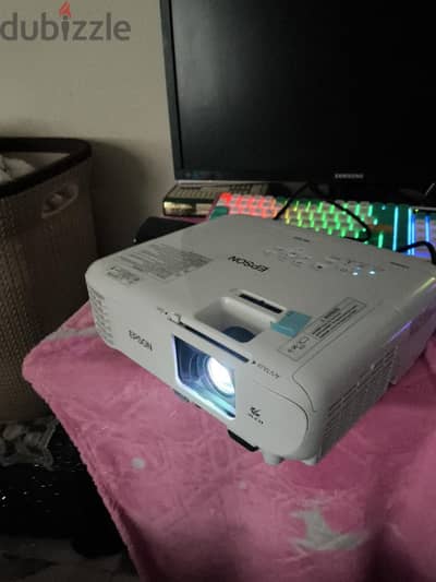 Epson EB-E20
