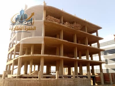 For sale, a concrete structure building 710m, Bayt Al-Watan, the sixth neighborhood.