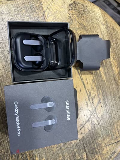 Galaxy Buds 4 Pro Black جديدة