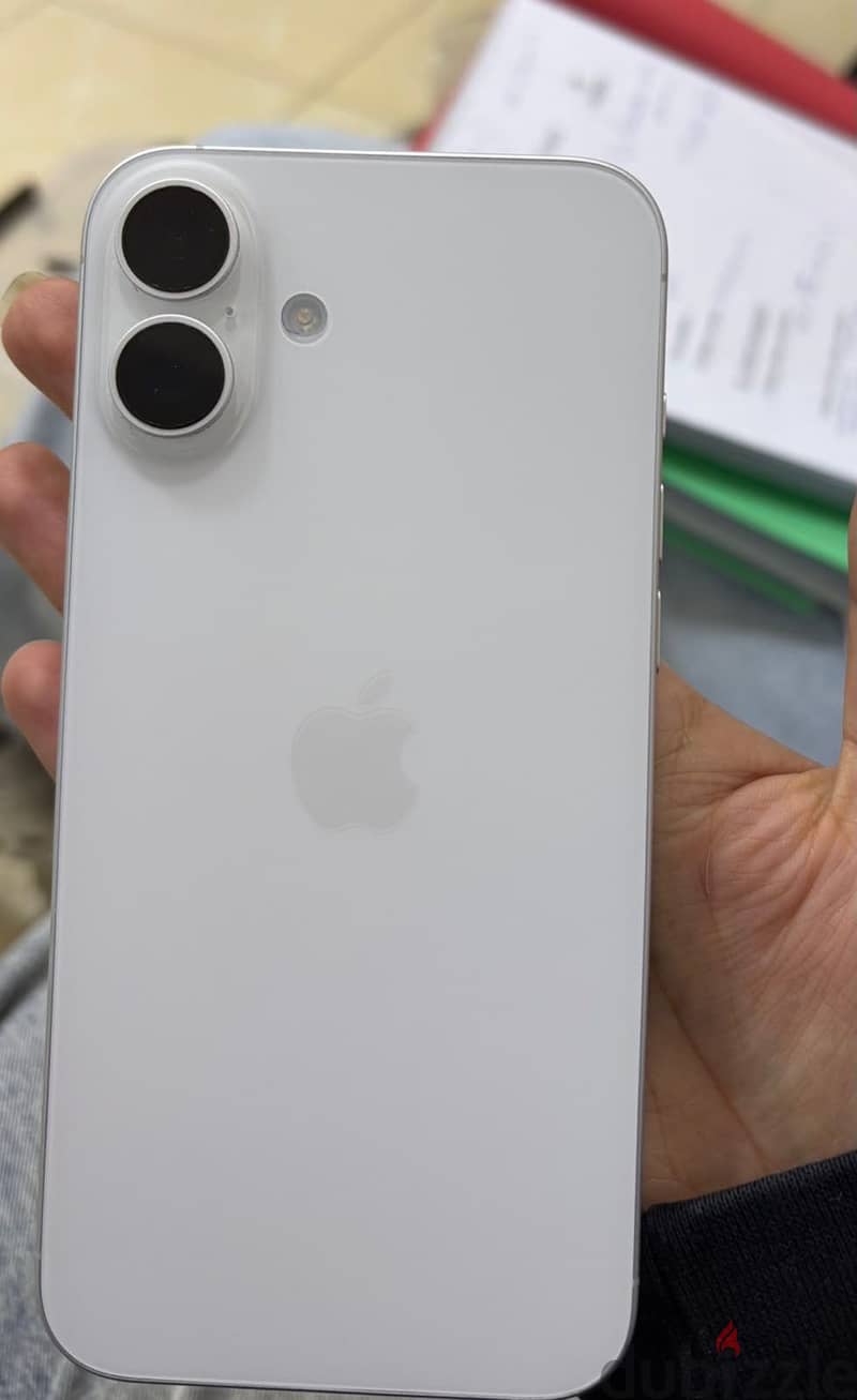 Apple - iPhone 16 Plus 3