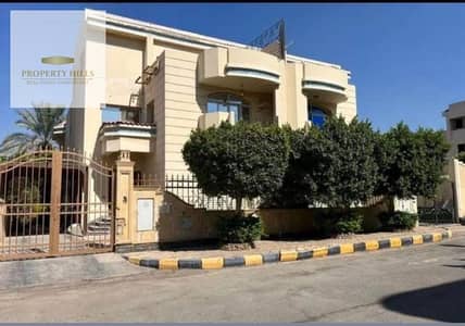 فيلا مميزه استلام فوري تشبه القصر فيو على اكبر لاند سكيب كمبوند فيلات فقط امام بوابة الرحاب