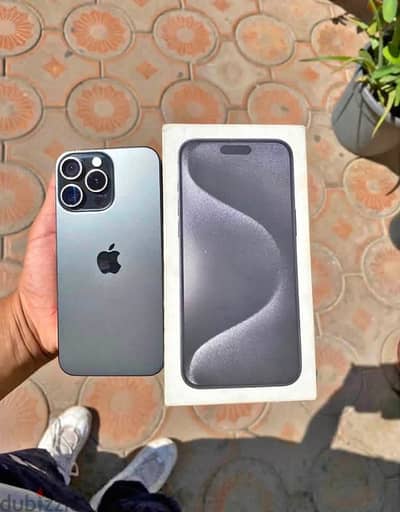 ايفون ١٥ بروماكس ٢٥٦  بطاريه ٩٤ اتنين 2 شريحه