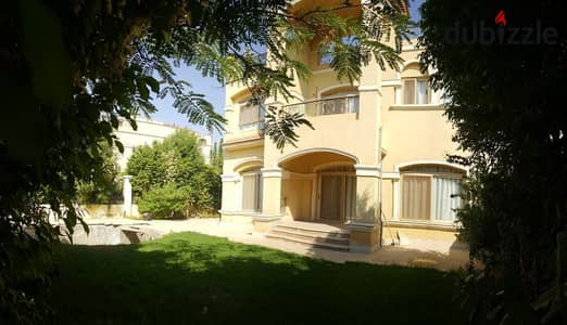 Exclusive villa with kitchen and air conditioning, swimming pool in Fountain Park compound