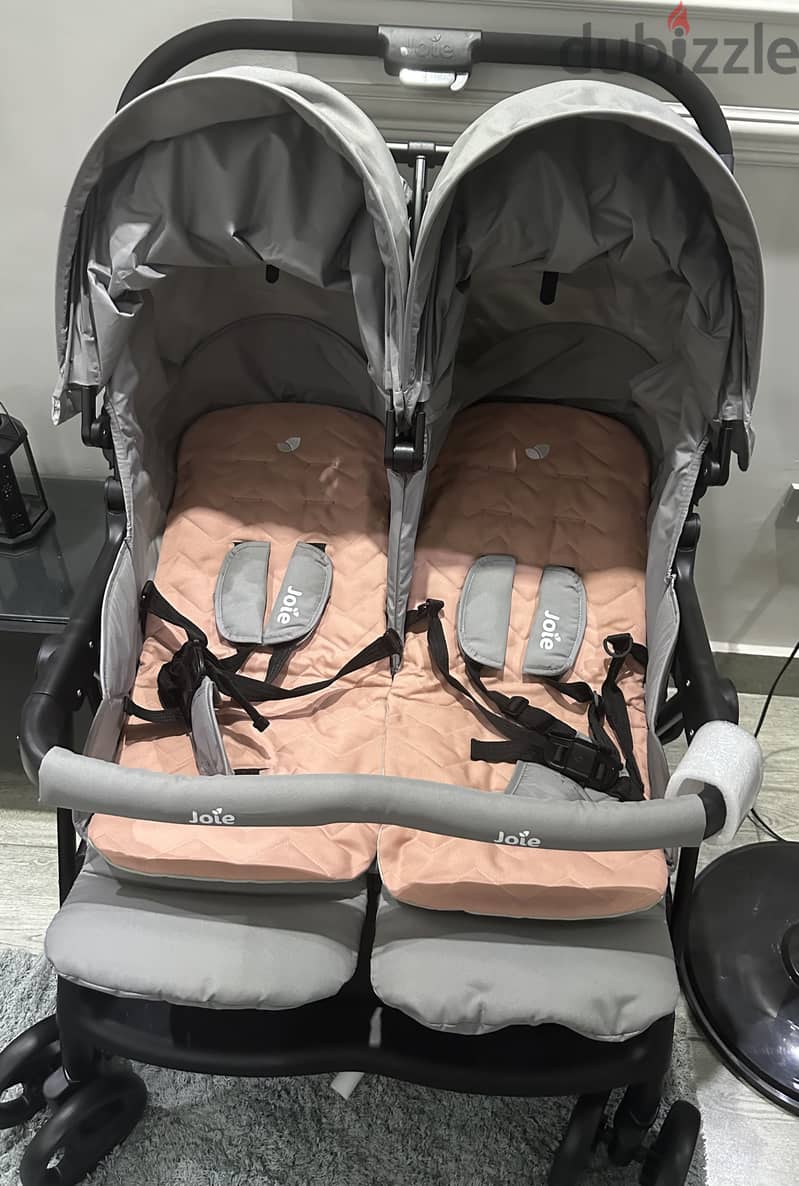Twins stroller 1