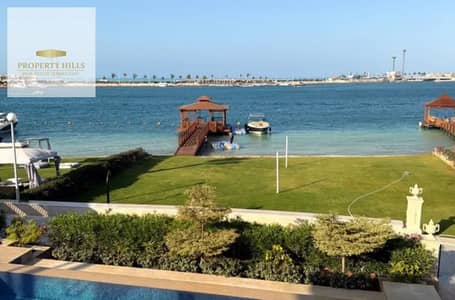 فيلا صف اول على البحر  فى مارينا 5 جاهزة للسكن حالا بالفرش معروضة للبيع بمقدم 20% مع امكانية الحصول على خصم كاش كبير
