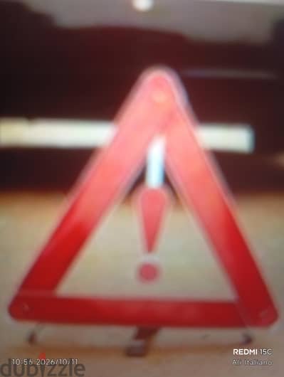 ٢ مثلث ارضي + شنطه اسعافات اوليه سهل التخزين