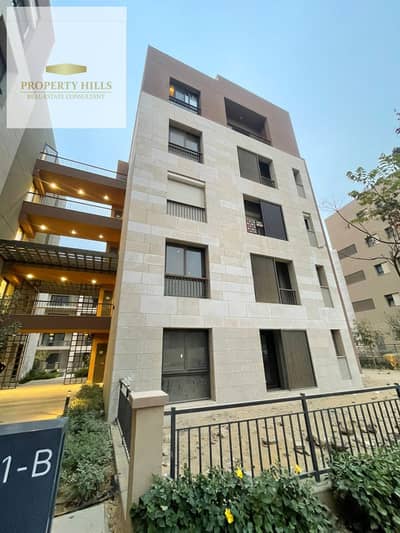 Apartment for sale 154 sq m in District 5 Compound Fifth Settlement New Cairo near Mega Mall and Park Amusement Park on 90th Street.