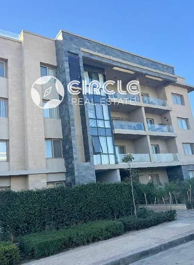 بنتهاوس ١٦٤م مع روف ١٩٧م بفيو على الليك للبيع في كمبوند جاليريا مون فالي Galleria Moon Valley التجمع الخامس القاهرة الجديدة