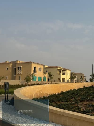 تتكون من طابق أرضي وطابق أول  موقع متميز على بعد خطوات من النادي الاجتماعي  سيتي جيت - الديار القطرية  منطقة سفيرA    فيلا مستقلة للبيع