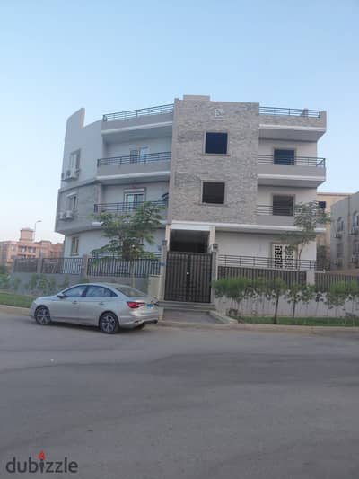من مدخل زايد 1 عند هايبر وان في شارع 2 من شارع النزهه