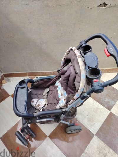 عربة أطفال (Stroller)