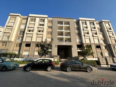 North-facing apartment for sale in Hyde Park Compound, Fifth Settlement Park Corner Phase Area: 185 sqm 3 bedrooms (including a master bedroom) 3 bath