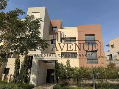 شقة للبيع ثلاث غرف نوم غرفة ماستر وثلاث حمامات كمبوند ديستركت 5 شركة مراكز District 5 By Marakez بأقساط متساوية تصل الي ٧ سنوات نص تشطيب استلام فوري