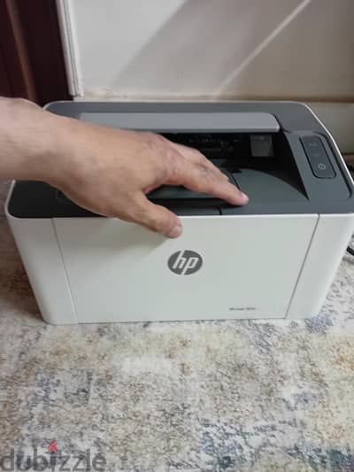 طابعه hp 107w واي فاي  صغير  الحجم ابيض واسود بدره