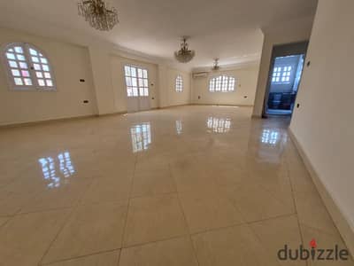 بدروم300 m² للإيجار بالتجمع الأول علي  محور مصطفى كامل التجاري