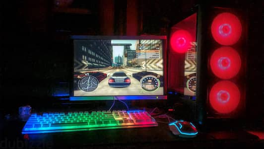 للبيع كيسة Gaming RGB بحالة ممتازة