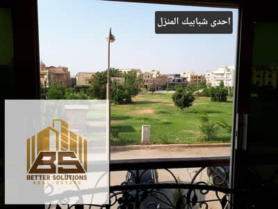 للبيع شقة مميزة بمدينة العبور الحي السابع، شارع عبد المنعم إطلالة مباشرة على حديقة كبيرة