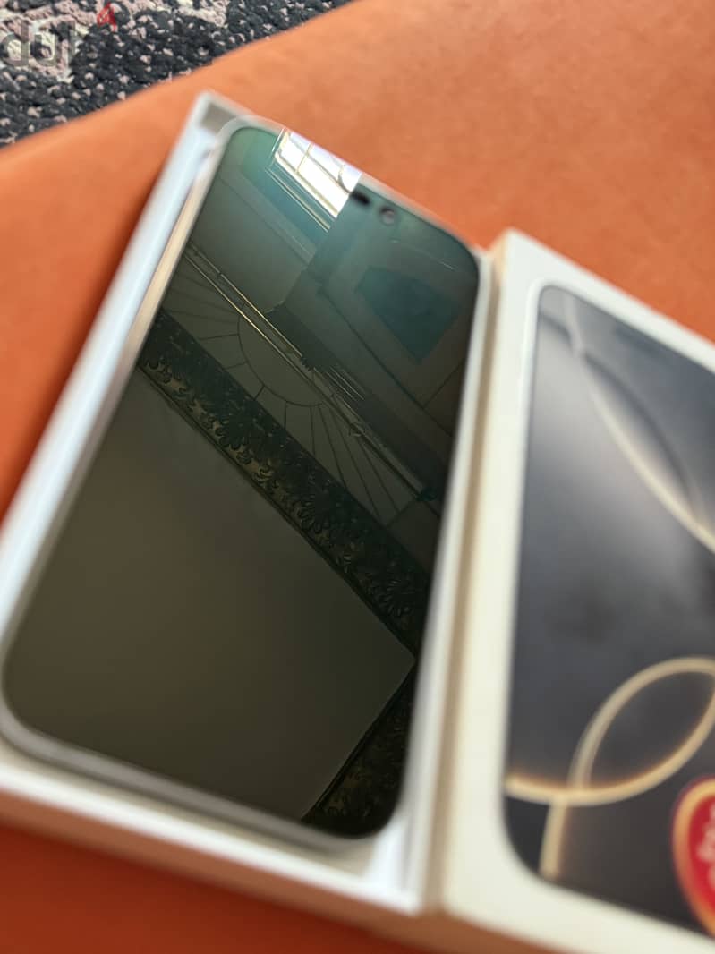16 pro max Natural with box like new 5