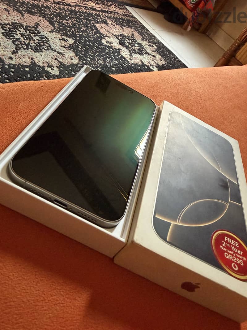 16 pro max Natural with box like new 6