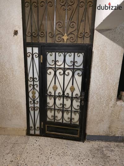 70m apartment for rent furnished in the third assembly, second floor, distinguished location, complete with furniture and electrical appliances, in an area with a service character and a high level.