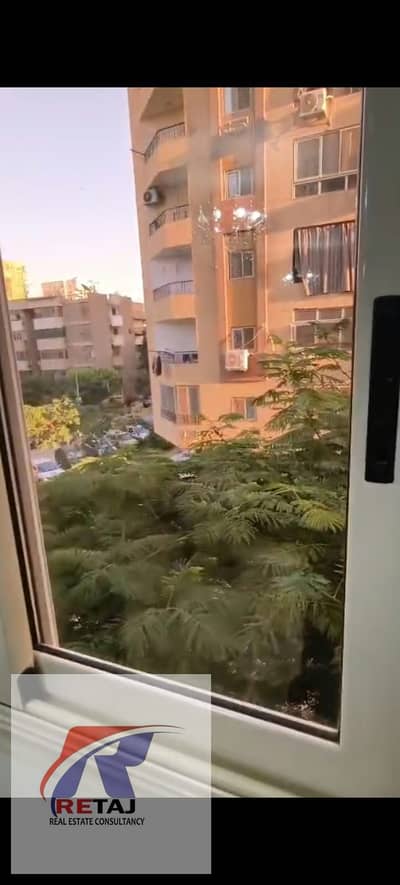 للبيع في المنطقة التامنة مدينة نصر  الشقة في شارع متفرغ من عبد الحميد لطفي وخلف السراج مول
