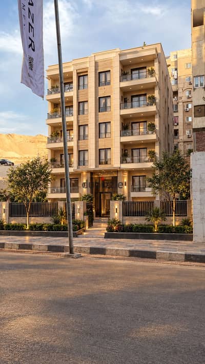 شقه للبيع في المقطم الهضبه الوسطي الحي التالت عند مجمع الاديان مسجد الحافظ و شارع نادي ايزي اسبورت لوكيشن سكني راقي ممتاز با القرب من كل الخدمات