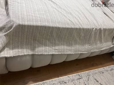 غرفة نوم استخدام ٥ شهور