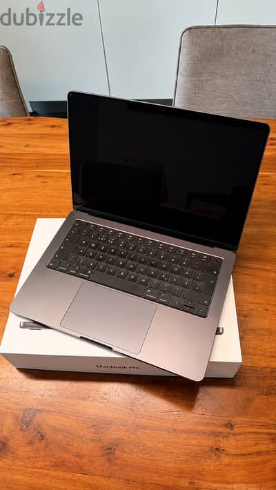 MacBook Pro' M3 pro 14 18gb with box 100%