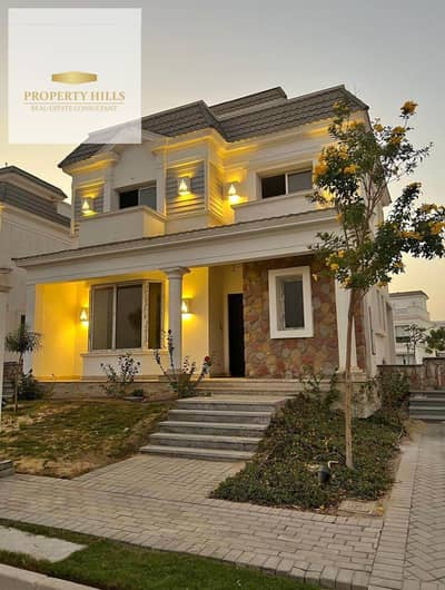 Townhouse villa with a landscape view directly on the Pyramids of Giza, immediate delivery, fully finished in Mountain View