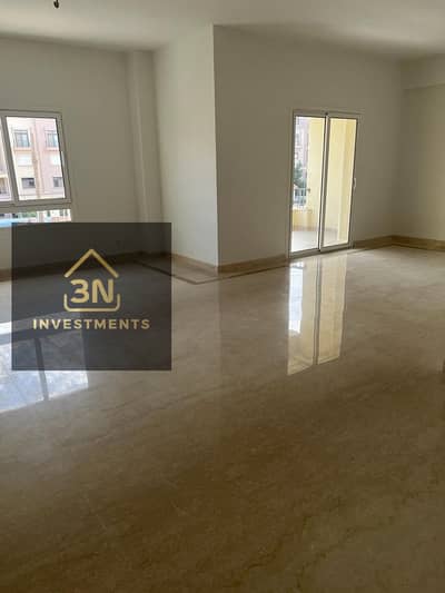 Apartment For Rent In The Square - Prime Location