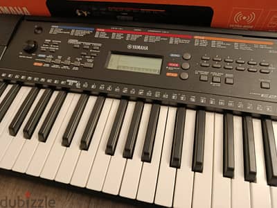 yamaha psr e263 , very good condition with OG box and has an adapter
