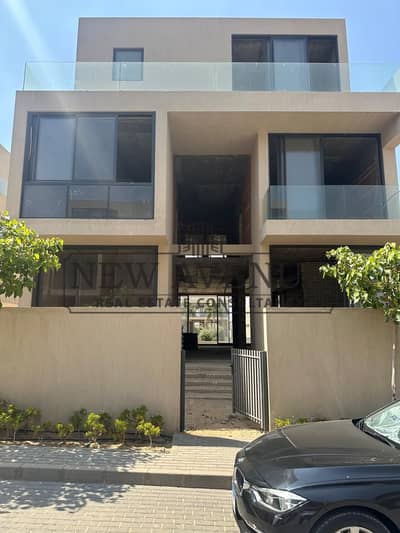 فيلا مستقلة من 6 غرف نوم في Lakeview Boutique 625  متر مربع مع حديقة  وحمام سباحة جاهزه للاستلام