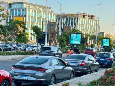 محل 210 متر باقوي مربع تجاري في الشيخ زايد امام كابيتال بيزنس بارك مباشرة