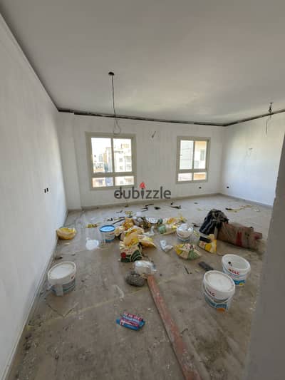 شقه اول سكن للبيع في عمارات النرجس بجوار مسجد المصطفي