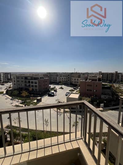 سكاي لوفت للبيع في ديستريكت 5 – District 5الموقع ديستريكت ، التجمع الخامس  المساحة متر مربع الأدوارالثالث والرابع حالة التشطيب: نصف تشطيب 3 غرف. . . . . . .