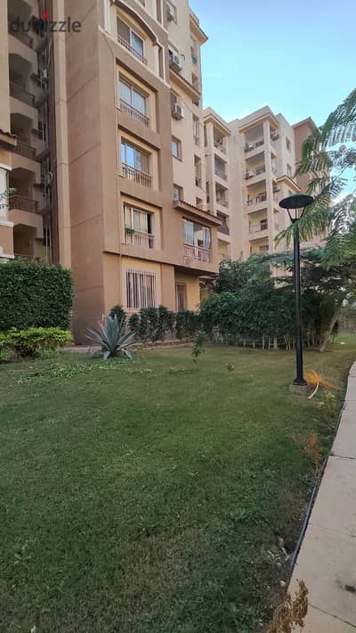 For sale in Madinaty, a ground floor apartment of 88 meters with a 45m garden, special finishing, garden view