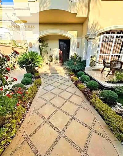 Immediate delivery villa at the lowest price in the market by La Vista, near the British University. Immediate delivery villa at the lowest price in the market by La Vista, near the British University.