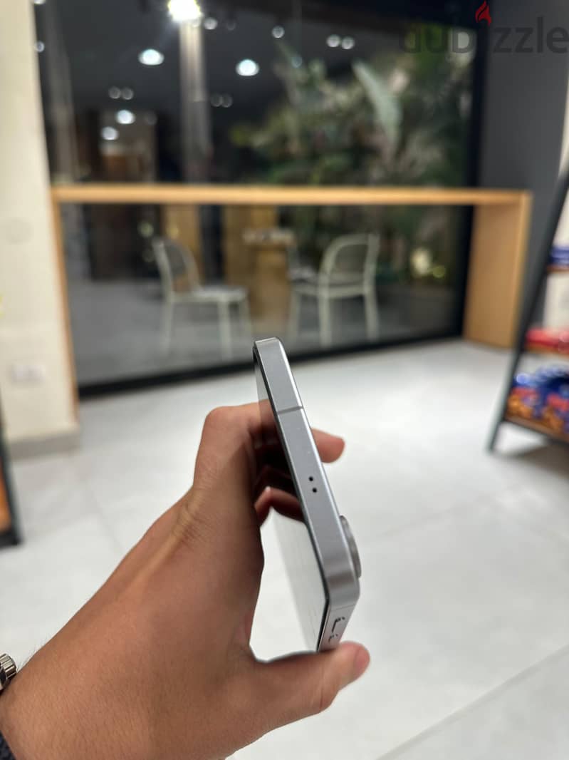 Samsung S25 FE 4