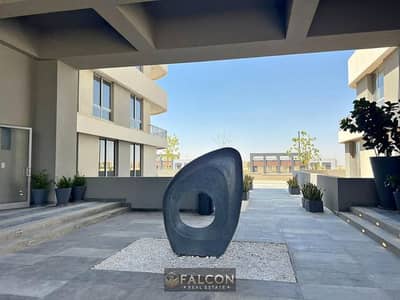 للبيع تاون هاوس بمقدم 980 الف + خصم للكاش 38% في قلب المستقبل سيتي بجوار هاب تاونHamptown بالقرب من مدينتي في كمبوند SCENES
