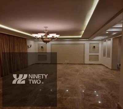 دوبلكس بحديقة خاصة للإيجار في سوديك إيست تاون، 260م + 70م جاردن، 3 غرف نوم منهم ماستر، غرفة ناني بحمام وغرفة تخزين،